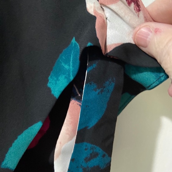 Ladies beautiful top in EUC - Picture 2 of 4